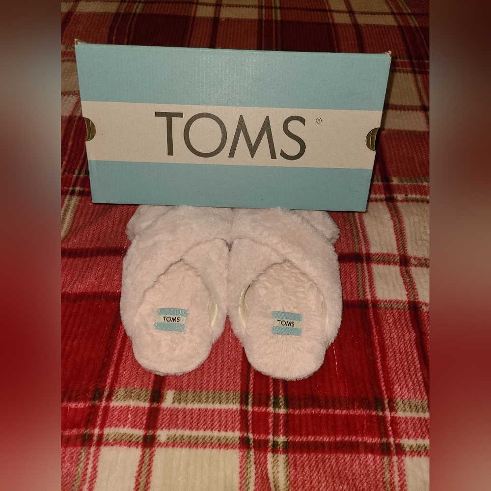 ==^Toms "Susie" Pink Faux Fur - Picture 1 of 14